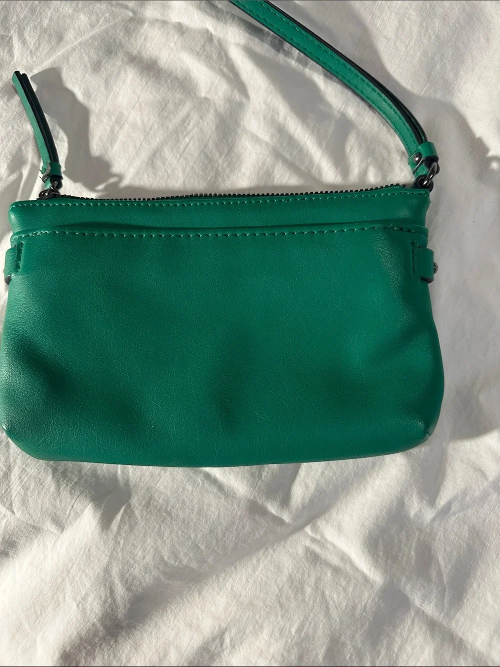 Simply Vera Vera Wang Green Leather Wristlet Clutch
